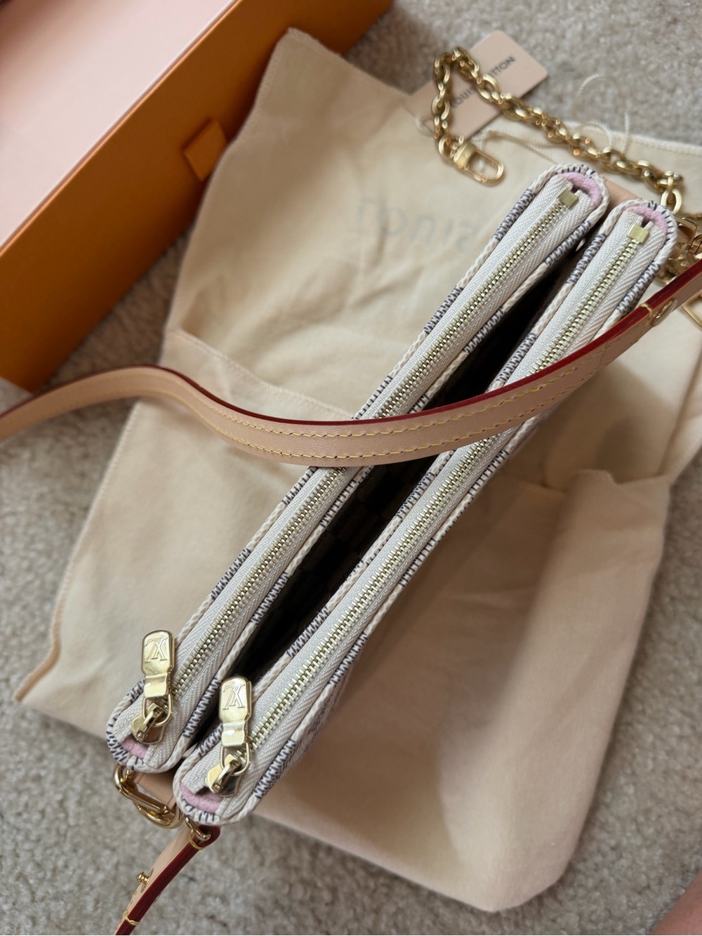 Louis Vuitton Pochette Liv in Damier Azur (Cream/White) Full Set - Picture 7 of 12